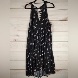 Torrid Size 4 Dress Woman’s Floral W/Pearl Large Bodice High Low Flare.